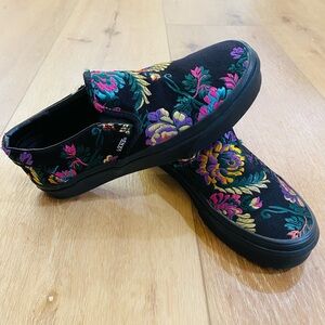 Vans Shoes Women’s Size 6.5 Festival Satin Black Floral Embroidered Sneakers